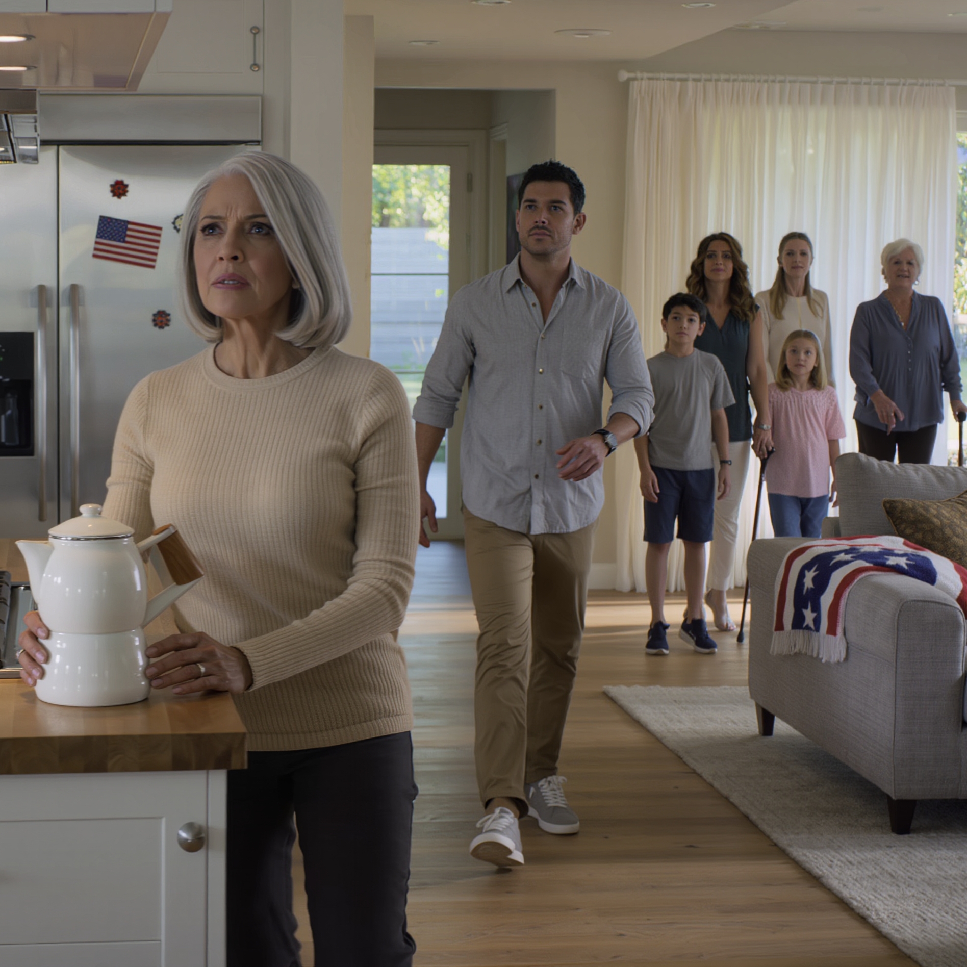 Mon fils a déclaré froidement : « Ma femme, les enfants et ma belle-mère emménagent ici ; l’appartement est trop petit, et se plaindre n’y changera rien ! » J’ai 70 ans et j’ai travaillé 40 ans comme femme de ménage pour acheter cette maison. Il les a appelés avec enthousiasme ; le camion de déménagement était garé juste devant. Mais lorsqu’ils sont sortis, ils sont restés figés de stupeur : la porte était verrouillée, le verrou était tout neuf et la boîte aux lettres ne contenait qu’une seule enveloppe… à mon nom.