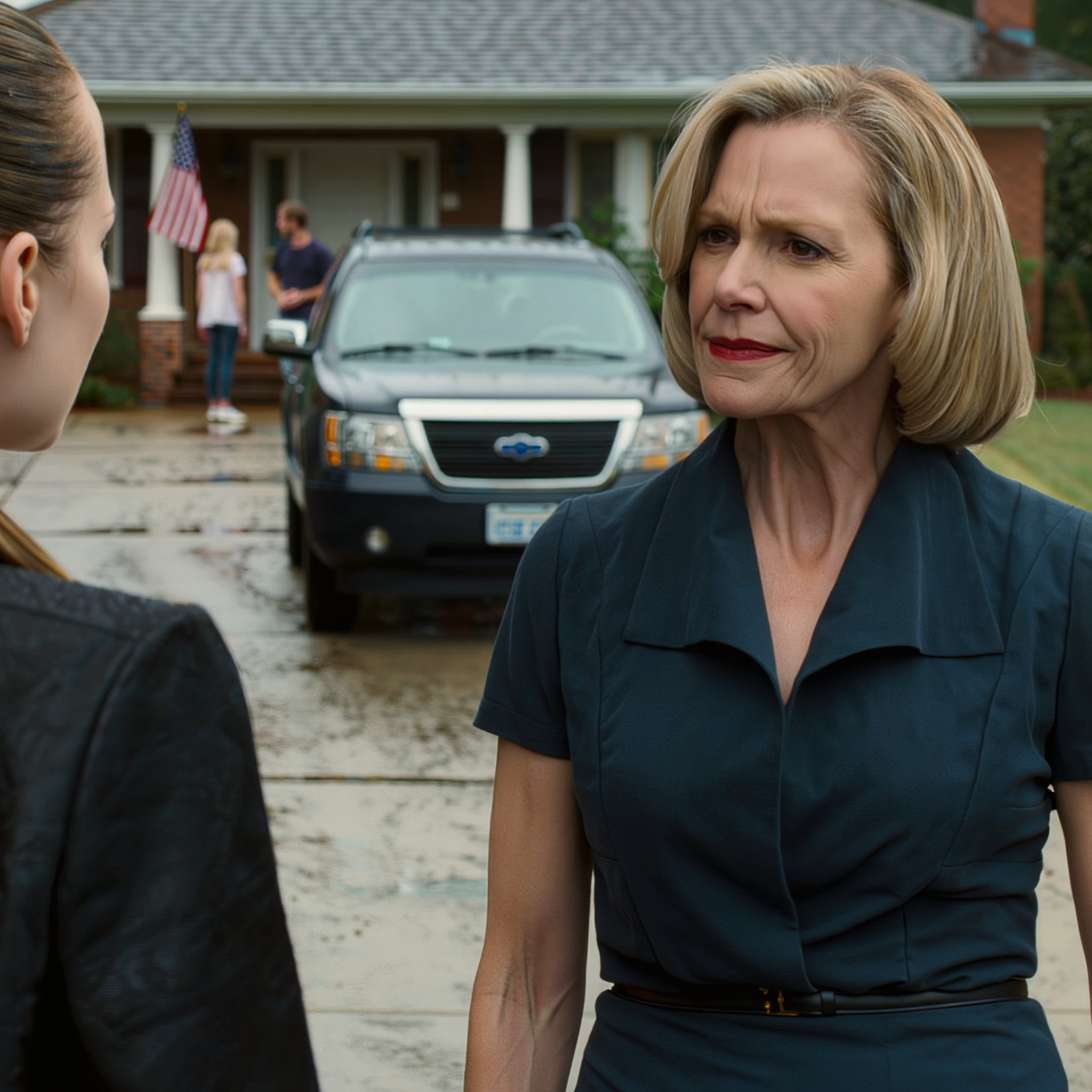 Le jour de mes 28 ans, j’ai ouvert Instagram et j’ai vu toute ma famille sourire à Maui. Ma mère avait commenté : « C’est la seule dont nous soyons fiers. » Assise seule dans mon appartement de banlieue, mon relevé de carte de crédit trônait sur la table, mon téléphone restait muet. Je n’ai pas répondu. J’ai simplement ouvert mon application bancaire, j’ai fixé un chiffre familier et j’ai soudain compris que j’avais la clé de tout ça.