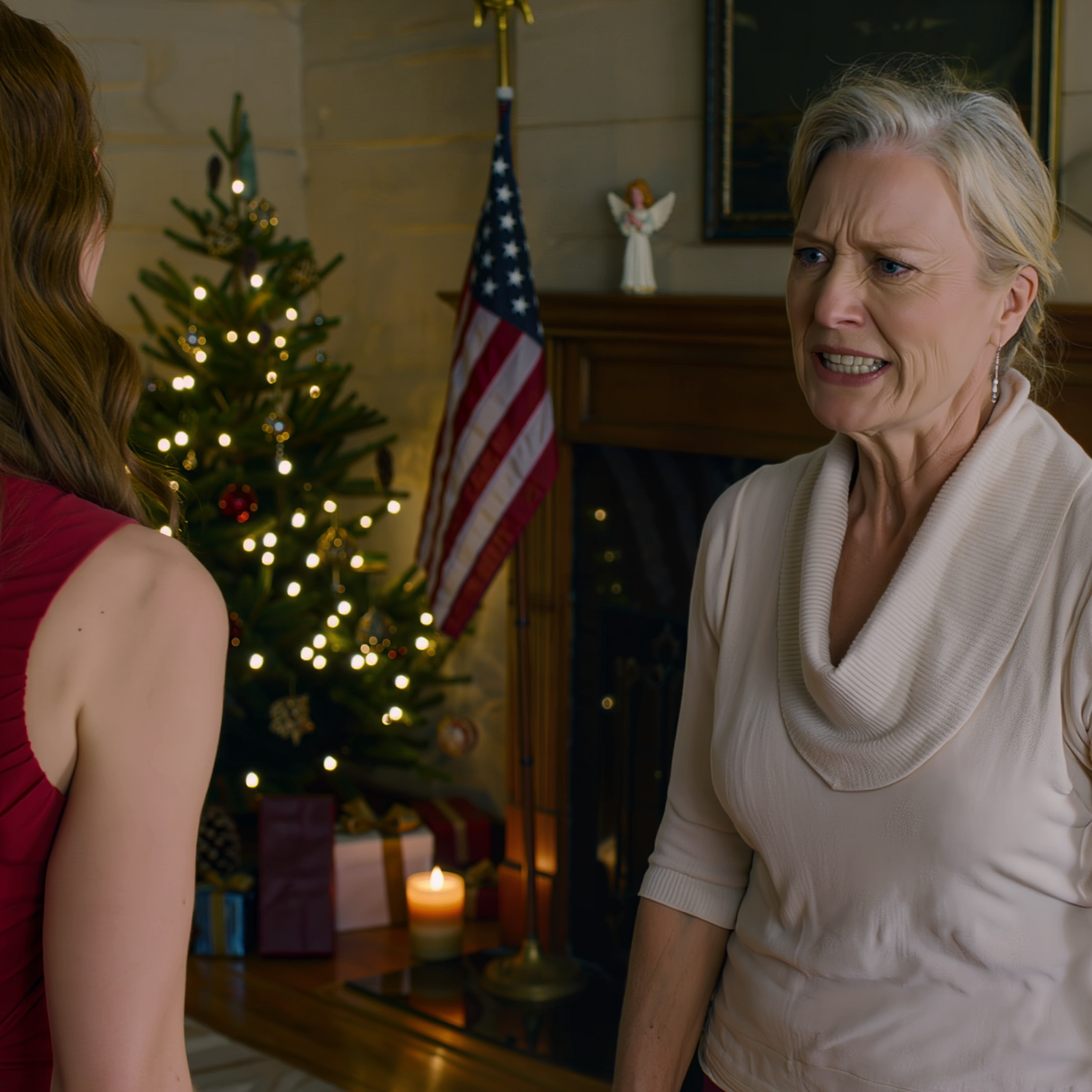 Le soir de Noël, dans notre maison de banlieue, ma belle-mère a regardé ma fille de six ans et lui a dit froidement qu’elle n’avait pas le droit de l’appeler « Grand-mère », juste après avoir critiqué le cadeau fait main que ma fille avait confectionné avec fierté. Je n’avais même pas eu le temps de reprendre mon souffle que mon fils de huit ans s’est levé d’un bond, a rendu le cadeau et a prononcé une phrase qui a plongé le salon dans un silence de mort. Puis mon mari a ouvert son ordinateur portable, et là, tout a basculé.