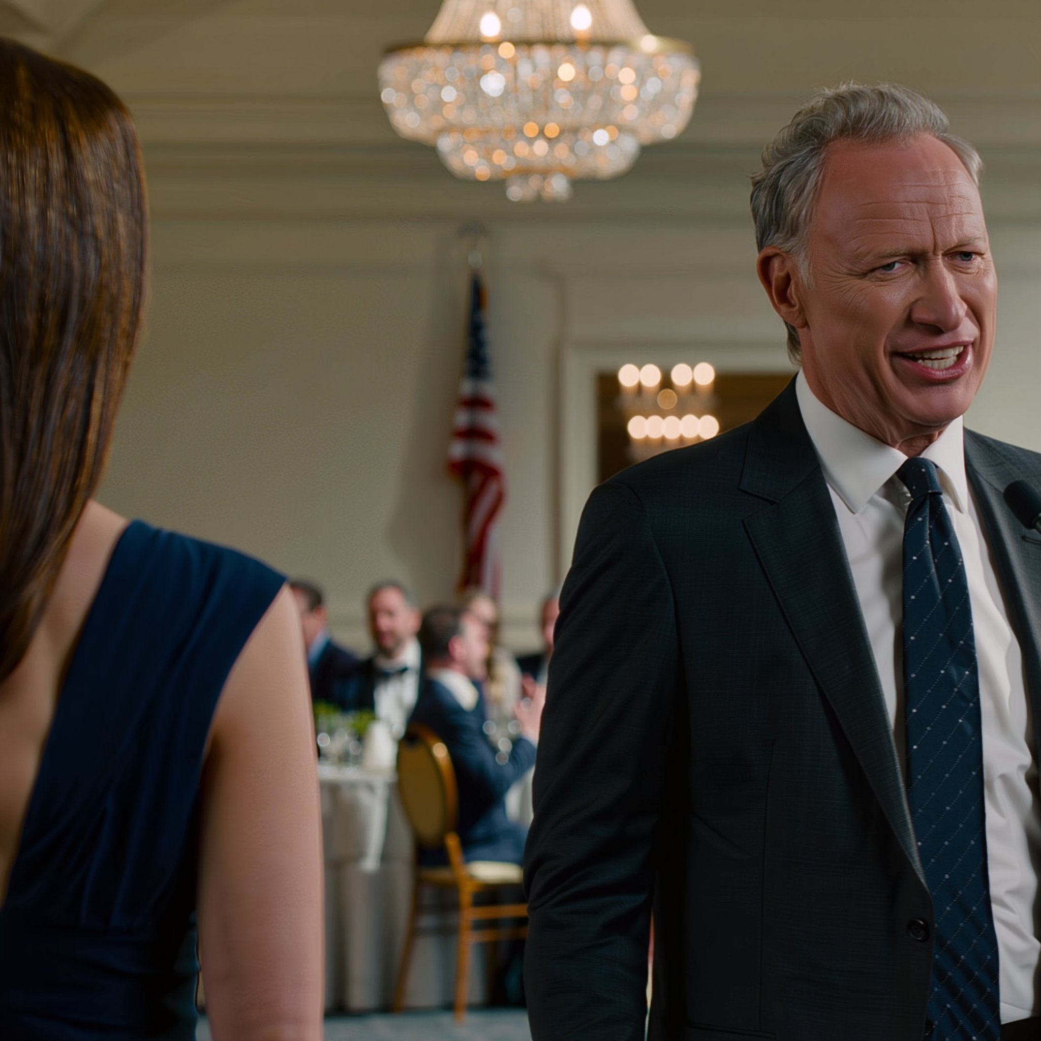 Pendant huit ans, j’ai payé 2 400 dollars par mois pour vivre dans le sous-sol de mes parents, car ils disaient que c’était le « prix du marché » et qu’ils avaient encore du mal à rembourser leur prêt immobilier. Jusqu’à ce que notre voisin me regarde, abasourdi, et s’exclame : « Attendez… cette maison est payée depuis longtemps, non ? » Ce soir-là, j’ai appelé un expert-comptable judiciaire…