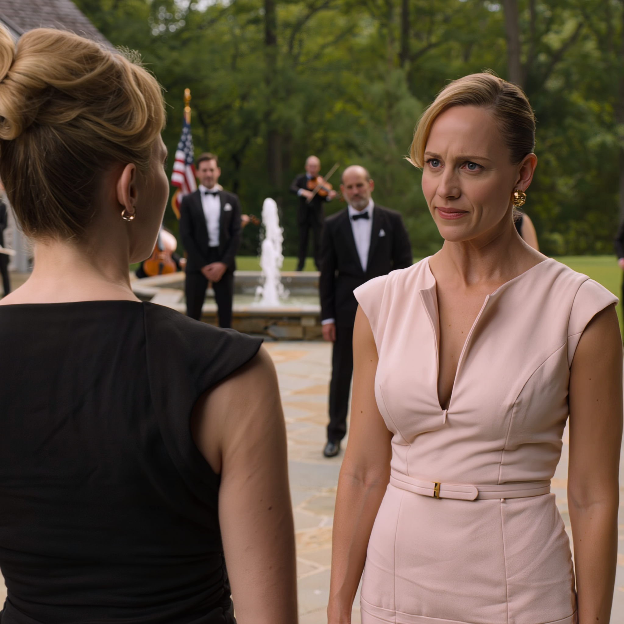 « Vends la maison de Boston, le mariage de ta sœur est l’événement le plus important de la famille », m’a dit ma sœur. Le plus incroyable, c’est que mes parents n’ont pas seulement acquiescé : ils l’ont discrètement mise en vente pendant que j’étais à Chicago. Mais dès que la société de titres a examiné de près ce dossier de propriété, si impeccable qu’il semblait impossible de le remettre en question, le rêve de ma sœur de vivre au Four Seasons a commencé à s’effondrer, alors même que tout le monde trinquait encore…