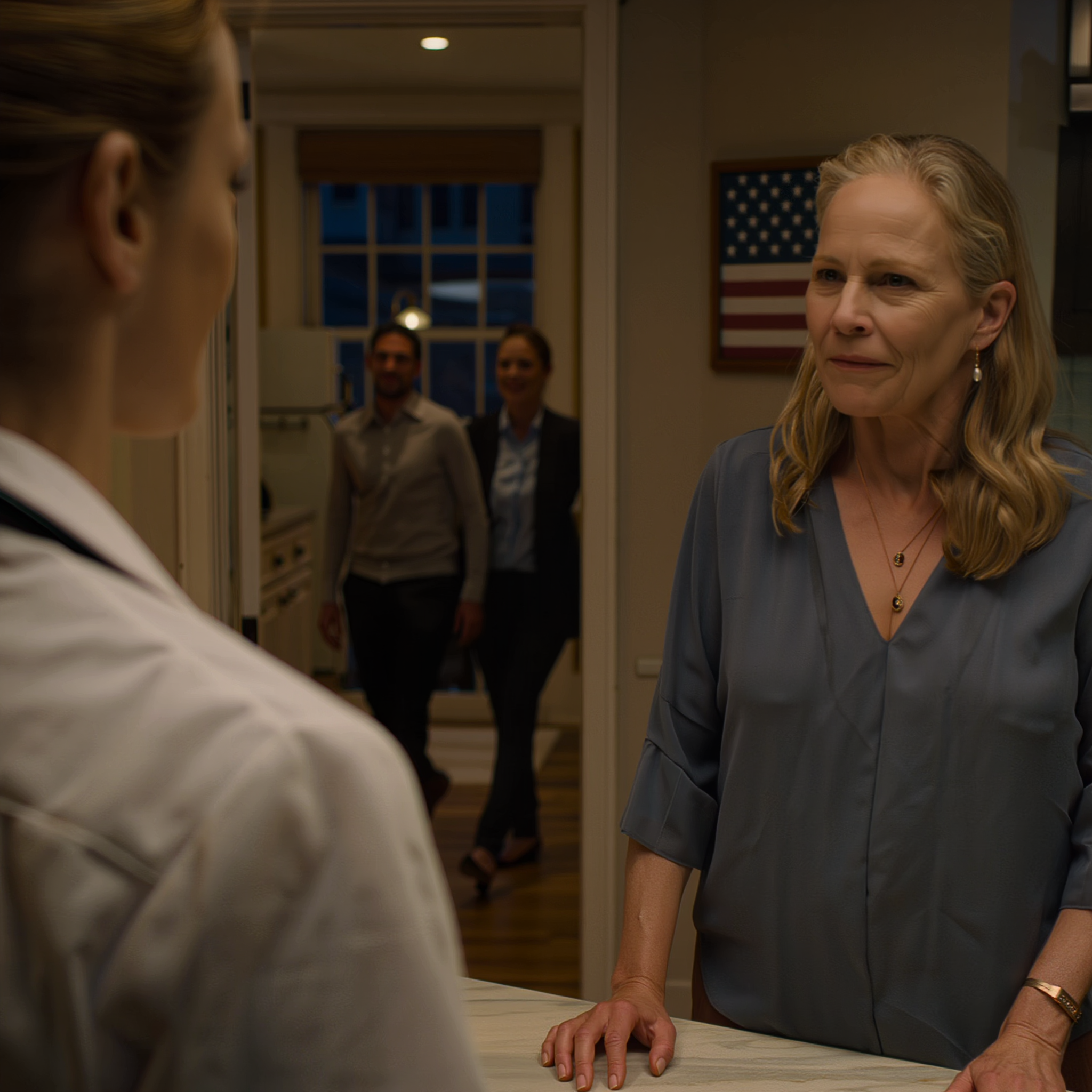 « Ta sœur mérite un mariage parfait », m’a écrit maman. « On utilise l’argent de tes études. » J’ai répondu : « Je veux qu’elle soit heureuse aussi. » Elle avait oublié que j’avais obtenu mon diplôme de médecine à Harvard sans dettes grâce à mes brevets de logiciels… jusqu’à ce que la salle de réception appelle pour confirmer le paiement…