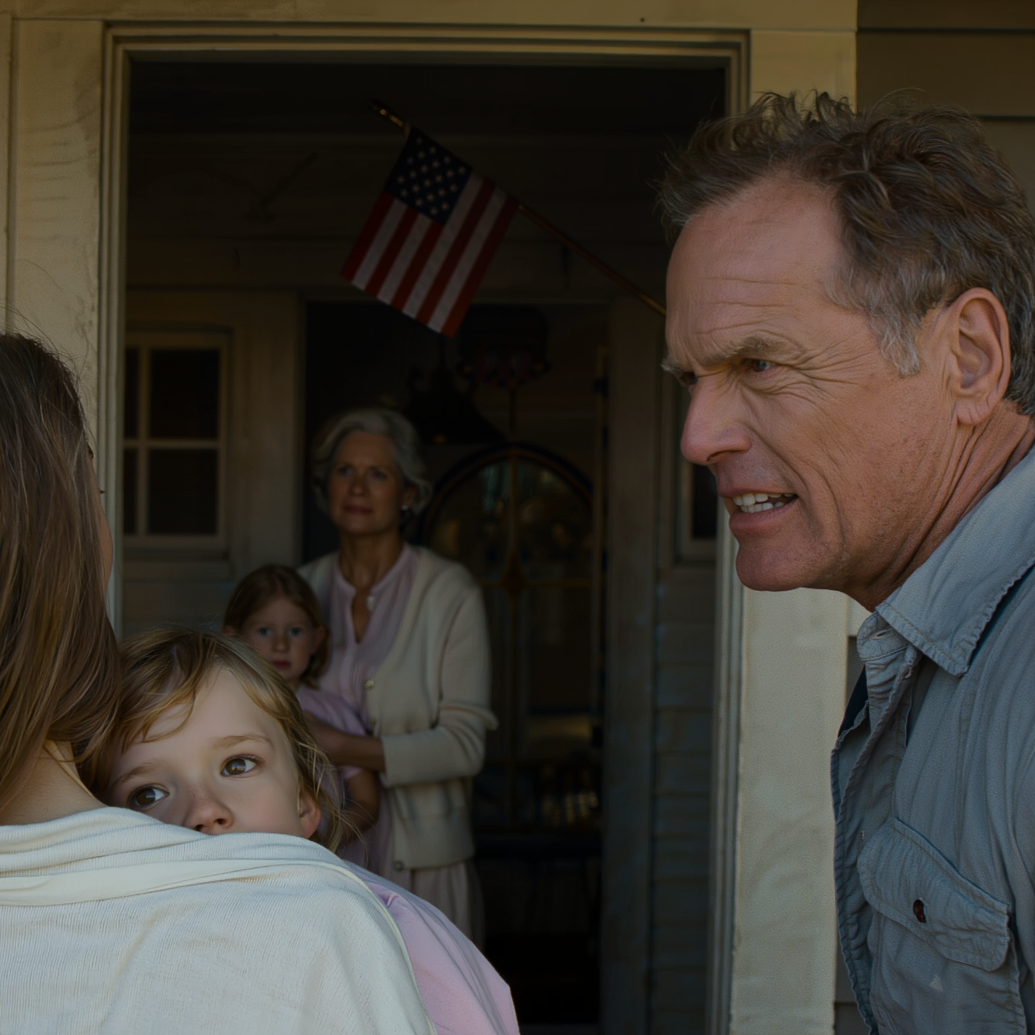 À 2 heures du matin, mes parents nous ont traînées, ma fille de six ans et moi, hors de notre maison de banlieue en criant : « Espèce de parasite, espèce de déchet qui dort dans la rue ! », tandis que ma sœur, derrière la fenêtre, riait comme si elle regardait une émission de télévision. Ils pensaient que j’allais me réfugier avec ma fille dans une station-service fermée et disparaître de leur vie, mais c’est précisément cette nuit-là que les choses ont commencé à mal tourner.