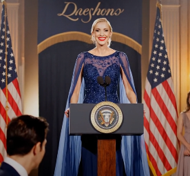 Min mamma skickade ett meddelande i familjens WhatsApp-grupp och bjöd in alla till Mors dag-middag, utom mig. Hon sa: “Alla mina barn är framgångsrika, utom du. Du valde att vara en enkel lärare och jag ser dig inte längre som min dotter.” Jag konfronterade henne inte, jag flyttade bara lugnt därifrån. NÅGRA ÅR SENARE