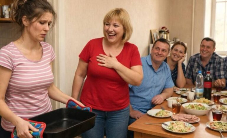 「快點，你這個懶惰的廢物，手都白了！」婆婆在客人面前笑著說。