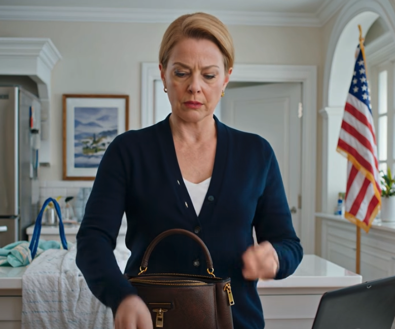 « Lave notre linge pendant qu’on se détend », a dit ma belle-fille en partant au spa avec sa mère. Elles sont revenues dans une maison vide, à l’exception d’une chose sur la table qui a guéri son rhume : une carte de crédit découpée en morceaux et un mot.