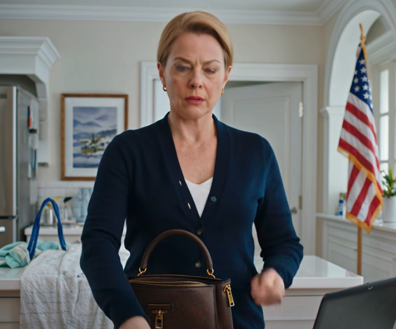 « Lave notre linge pendant qu’on se détend », a dit ma belle-fille en partant au spa avec sa mère. Elles sont revenues dans une maison vide, à l’exception d’une chose sur la table qui a guéri son rhume : une carte de crédit découpée en morceaux et un mot.