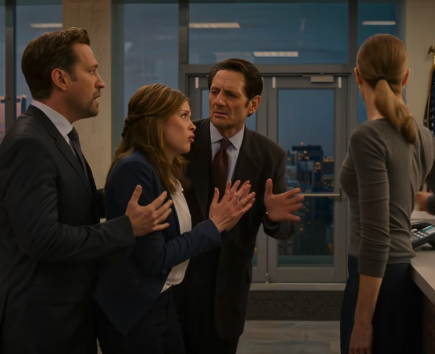 « Mes parents m’ont appelé frénétiquement à 2 heures du matin, disant que mon frère était en soins intensifs et que je devais envoyer 28 000 $ immédiatement, sinon les chirurgiens ne l’opéreraient pas et il pourrait mourir cette nuit-là. Mais j’ai répondu : « Appelez votre princesse », j’ai raccroché, je me suis rendormi, et le lendemain matin, le commissariat de police a appelé… »