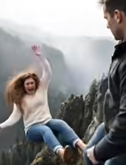 J’étais enceinte de sept mois lorsque mon mari m’a adressé un doux sourire, a posé sa main sur mon épaule et a murmuré : « Fais-moi confiance. » Un instant plus tard, je plongeais du haut d’une falaise. Tandis que mes doigts s’agrippaient désespérément aux rochers acérés, j’ai entendu les mots qui ont anéanti mon monde : « Tout est à moi maintenant. » Mais il a commis une erreur fatale : il n’a jamais vérifié si j’étais réellement morte. Et lorsqu’un inconnu a entendu mon cri, mon histoire a cessé d’être seulement une histoire de trahison… pour se transformer en quelque chose de bien plus dangereux.