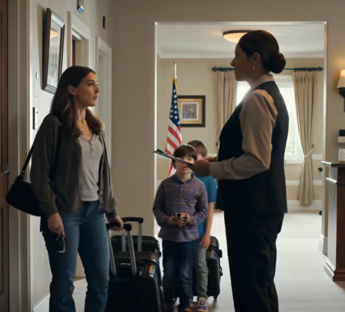 Mes parents m’ont dit qu’ils ne pouvaient pas financer mes études, mais ils ont offert un appartement à ma sœur pour son anniversaire. Alors, discrètement, j’ai déménagé dans un autre État, j’ai changé de nom de famille et je me suis concentrée sur mes études. Des années plus tard, ils ont essayé de reprendre contact…