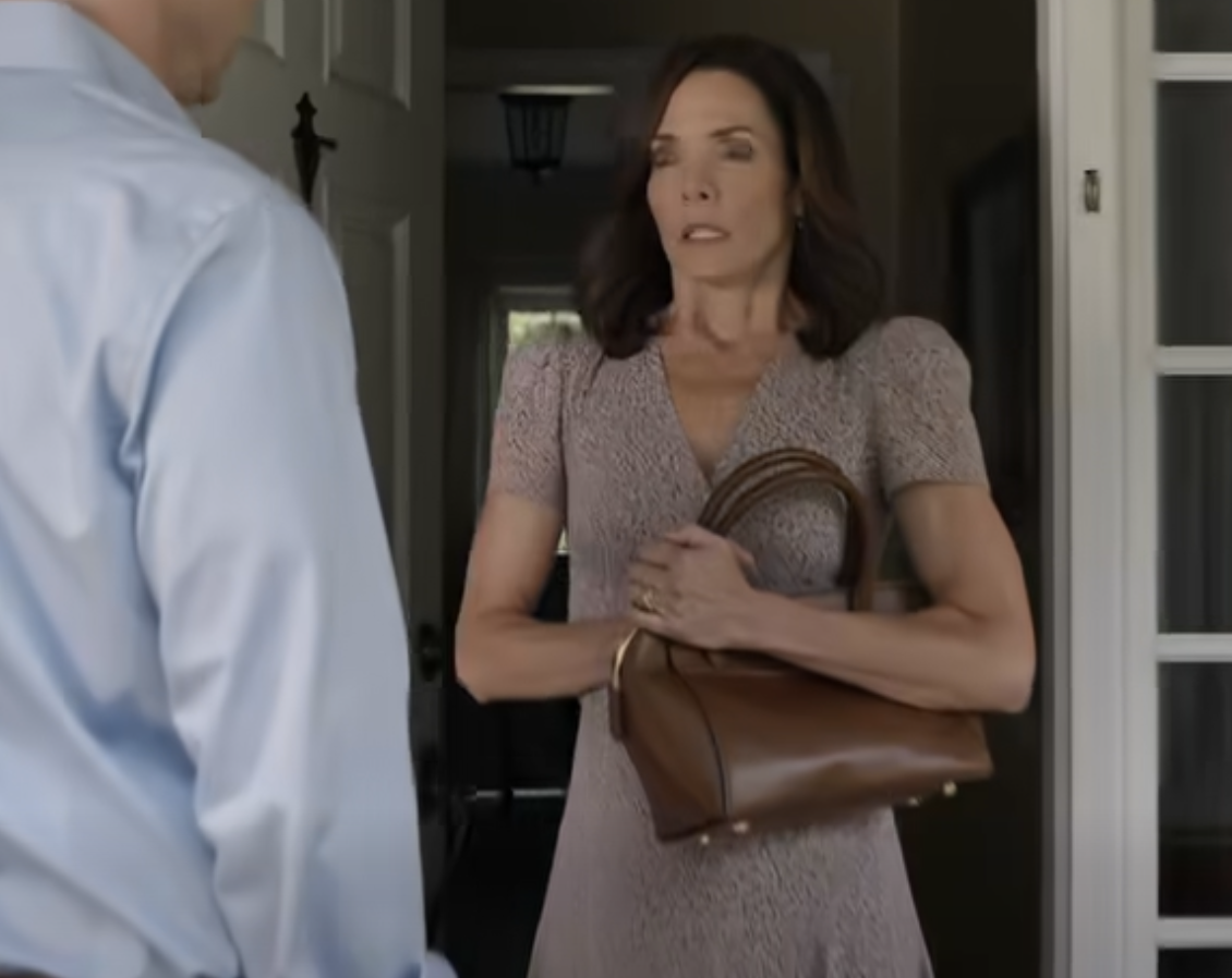 Mon fils avait prévu un dîner chic pour la fête des mères, mais ce n’est pas moi qu’il voulait honorer. À minuit, il m’a appelée en panique POUR UNE SEULE RAISON