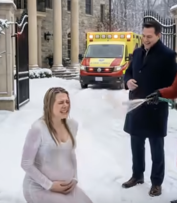 Enceinte de sept mois, elle fut abandonnée dans la neige par son mari qui voulait la briser. Mais lorsque sa maîtresse, une caméra cachée et une fortune se retournèrent contre lui, la femme qu’il avait humiliée devint celle qui détruisit tout ce qu’il avait bâti.