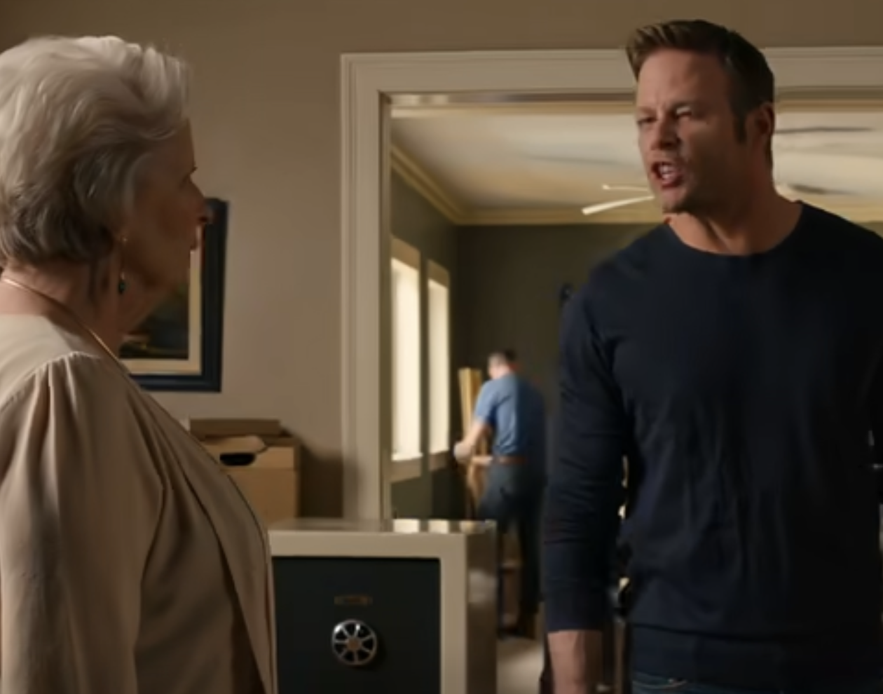 Lors de ma fête de 65 ans à Tacoma, j’ai discrètement transféré l’intégralité de l’héritage de plusieurs millions de dollars que mon mari m’a laissé dans une fiducie entre vifs, par simple précaution. Mais le lendemain matin, ma belle-fille m’a appelée à 6 heures du matin en me suppliant de ne pas rentrer. Et dans l’après-midi, en arrivant dans ma rue habituelle, j’ai vu un camion de déménagement devant la maison et mon fils debout sur le porche, comme s’il m’attendait déjà…