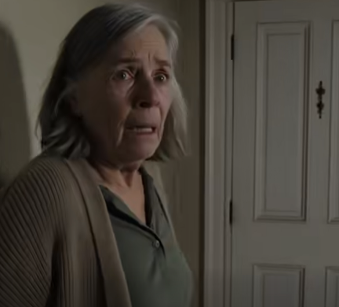 Mon propre fils m’a poussé dans la vieille maison de campagne, a fracassé mon téléphone sur le sol, a verrouillé la porte de l’extérieur et m’a dit que j’y mourrais avant de partir avec sa femme pour une croisière de luxe. Mais aucun des deux ne se souvenait de ce qui les attendait à la cave depuis tout ce temps.