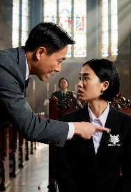 「一個軍人？別裝了。」——在我哥哥的葬禮上，父親試圖抹殺我的價值……直到上校用我的真名「影狐」向我敬禮