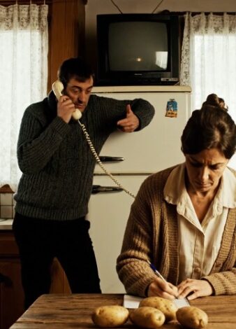 « Un total de six cent soixante mille forints », dit Sándor, la voix brisée à la lumière des bougies. Qui a obtenu les cinquante mille secrets de Sándor chaque mois ?