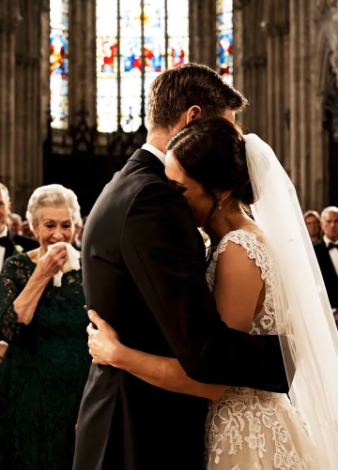 Marco est venu me serrer fort dans ses bras.