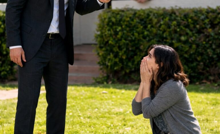 Min man gjorde en affär på 33 miljoner dollar och kastade ut mig – tre dagar senare stelnade han när han såg vem som hade undertecknat