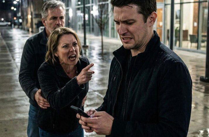 Mitt namn är Evan Carter, och dagen då min mamma sa att jag inte förtjänade att stanna i hennes hus var dagen då jag verkligen förstod vad det betyder att vara oönskad.