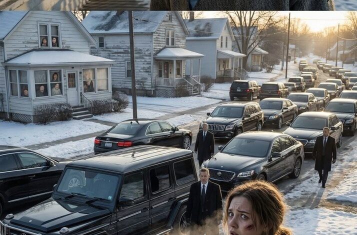 Jag skakade fortfarande av smällen min chef gav mig när snöstormen fångade tre främlingar i restaurangen.“Snälla”, sa en av dem tyst, “låt oss stanna till morgonen.”Jag hade ingen aning om att männen jag matade med min sista brödbit var miljardärer.Men när 55 lyxbilar omringade mitt lilla hus i gryningen, och någon klev ur och viskade: “Det är hon”, visste jag att mitt liv var på väg att förändras för alltid…