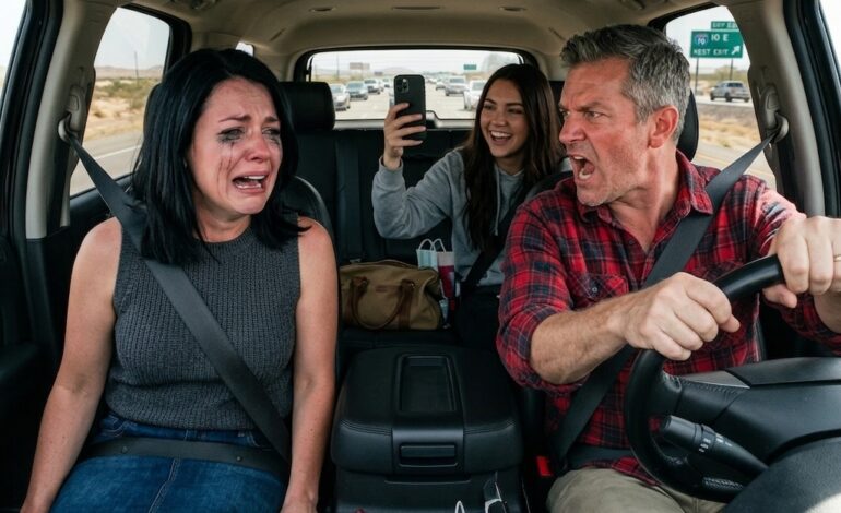 Mon mari et sa fille m’ont laissée sur l’autoroute I-10 par une chaleur de 42 degrés après une dispute, riant aux éclats en pariant sur mon retour. Je ne suis jamais revenue. Trois ans plus tard, ils m’ont vue aux informations. Le soir même, mon téléphone affichait 57 appels manqués – et tout a basculé sans prévenir. 