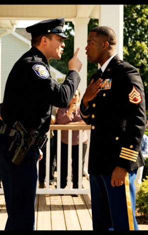 “现在就付1000美元的保护费。”警察低声说道——然后把枪抵在黑人房主的头上。