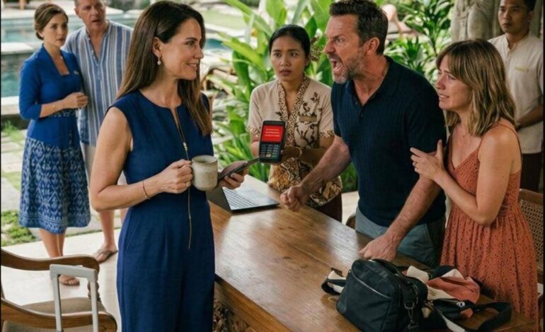 我正在疊奶奶的毯子，這時姊姊傳簡訊告訴我錢已經到了，我們剛抵達聖托里尼島。