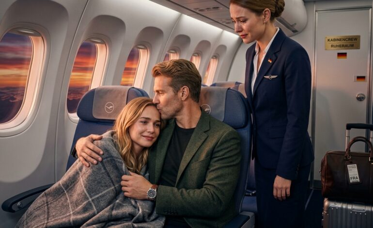 Mitten im Flug entdeckte ich meinen Mann heimlich in der First Class mit seiner jungen Assistentin — und als er mir zuflüsterte: „Mach keine Szene“, beschloss ich, ihm nicht nur die Ehe, sondern sein gesamtes perfektes Leben zu zerstören
