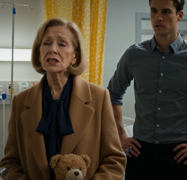 J’ai fait quinze heures de route pour assister à la naissance de mon petit-fils. Mais à l’entrée de l’hôpital, mon fils m’a interpellée : « Maman ? Que fais-tu ici ? Ma femme a dit qu’elle ne voulait pas de toi. Elle souhaite seulement la présence de la famille proche. » J’étais anéantie, mais j’ai respecté leur décision et je suis partie discrètement. Quatre jours plus tard, l’hôpital m’a appelée : « Madame, la facture de l’accouchement s’élève à 10 300 $. Comment souhaitez-vous régler la facture ? » J’ai pris une grande inspiration et j’ai donné la seule réponse qui me semblait juste.