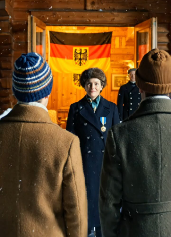 “Nur für Mitglieder heute Abend”, grinste Papa und blockierte den Eingang. Mama nickte: “Vielleicht probierst du Applebee’s?” Ich drehte mich leise um, um zu gehen. Der Clubdirektor rief hastig: “Frau Anderson, warum blockiert Ihre Familie Ihren eigenen Eingang?”