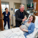 Als Mein Eigener Vater Im Krankenhaus Versuchte Mich Von Meinem Ungeborenen Kind Zu Trennen, Enthüllte Eine Verzweifelte Krankenschwester Ein Familiengeheimnis, Das Drei Jahrzehnte Lang Versteckt Wurde Und Unser Leben Für Immer Veränderte